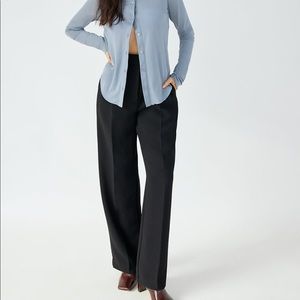 Aritzia Effortless Pant (Short/Cropped) - Black